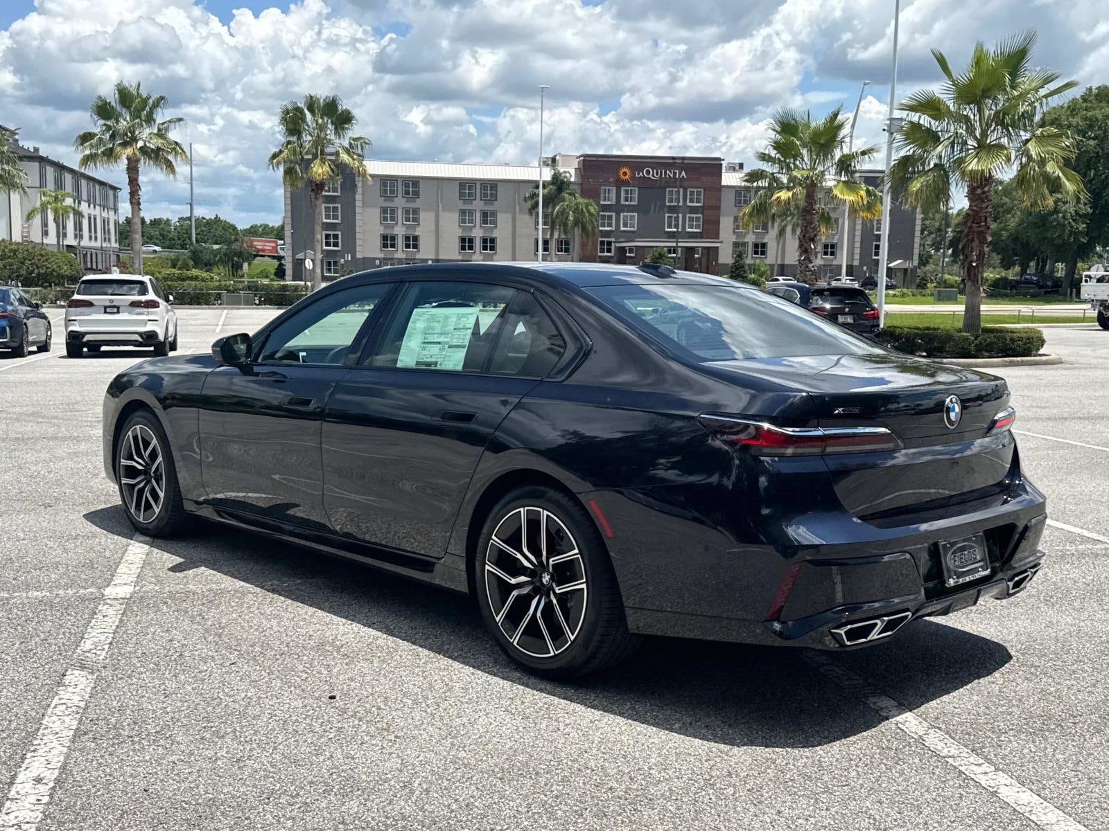 2025 BMW 7 Series 760i - Photo 6