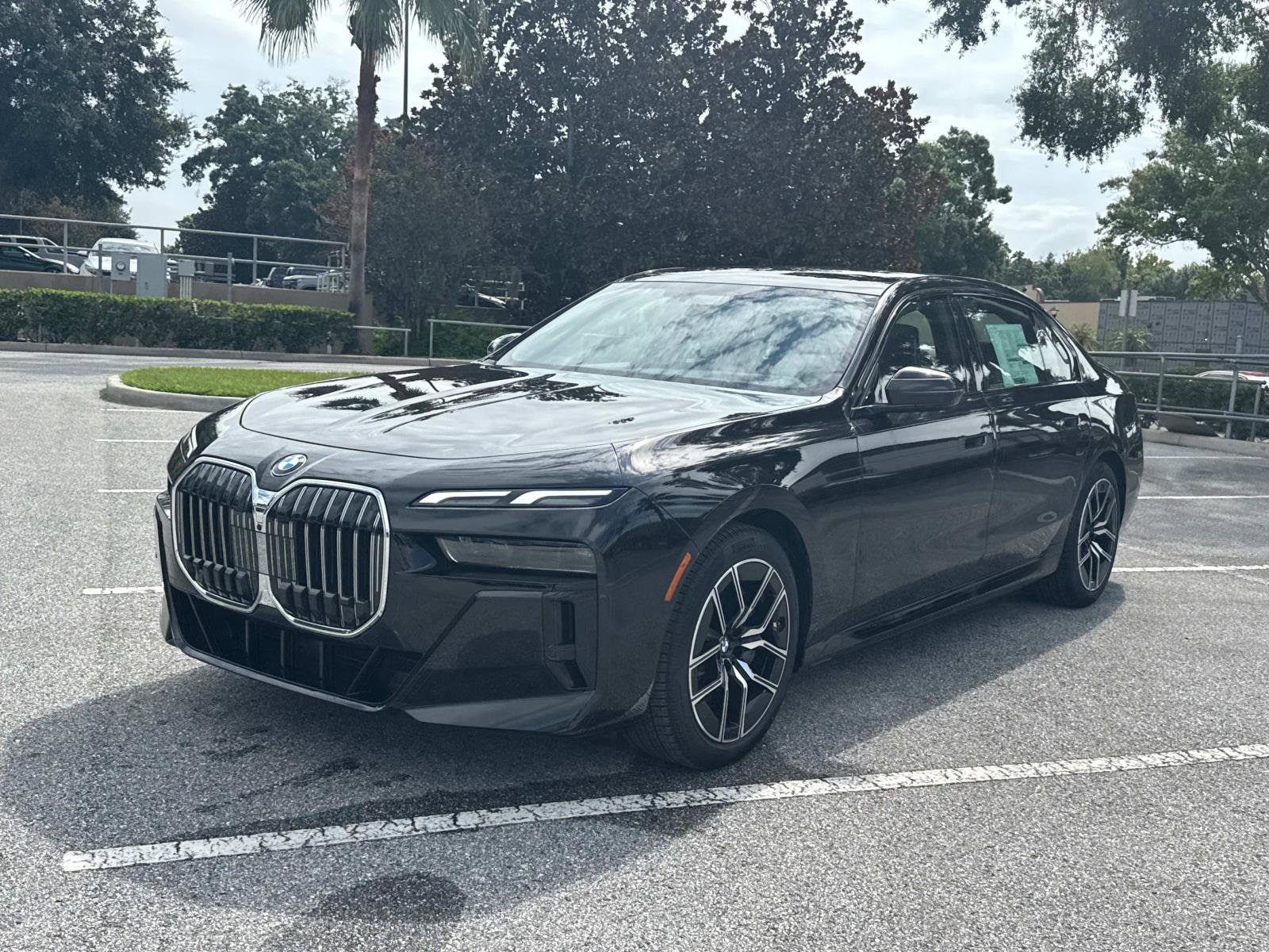 2025 BMW 7 Series 760i - Photo 8