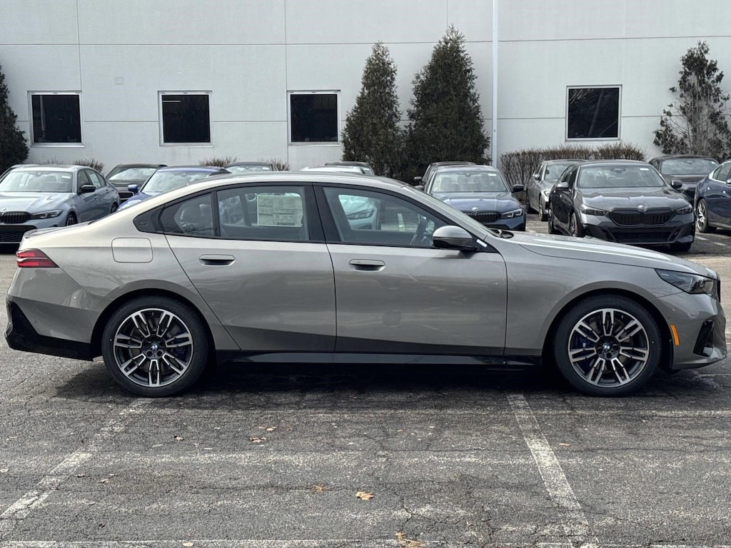 New 2026 BMW 550e xDrive Sedan