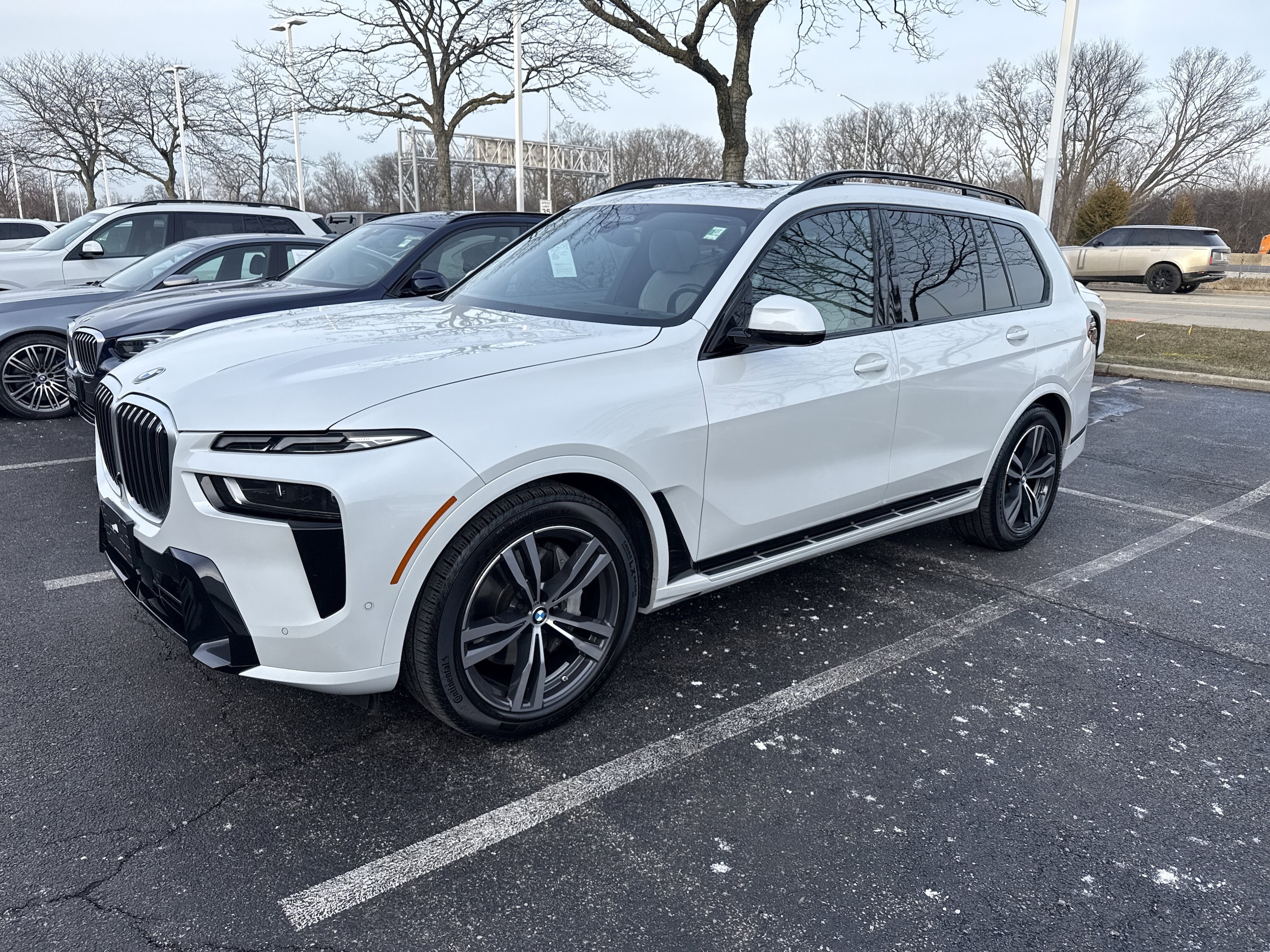 2023 BMW X7 40i's photo