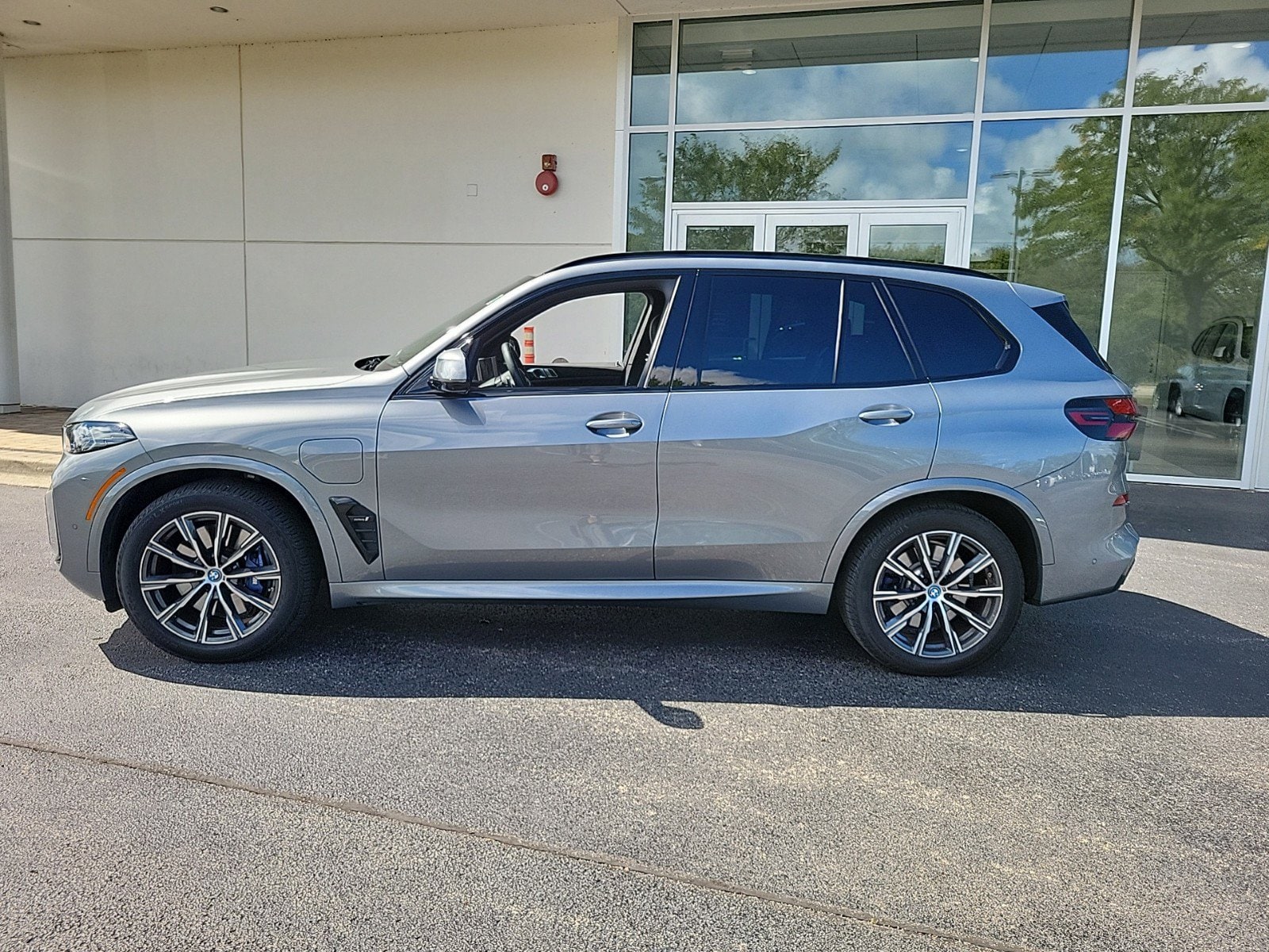 Used 2024 BMW X5 50e with VIN 5UX43EU09R9S40185 for sale in Northfield, IL