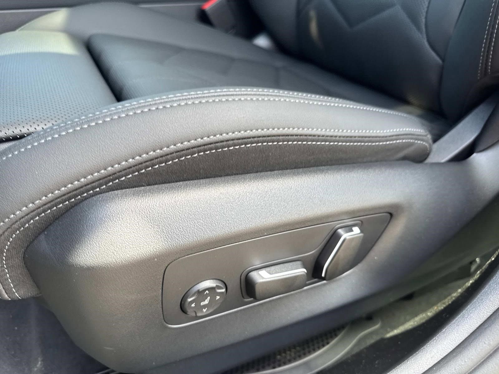 2026 BMW 5 Series 530i - Photo 20