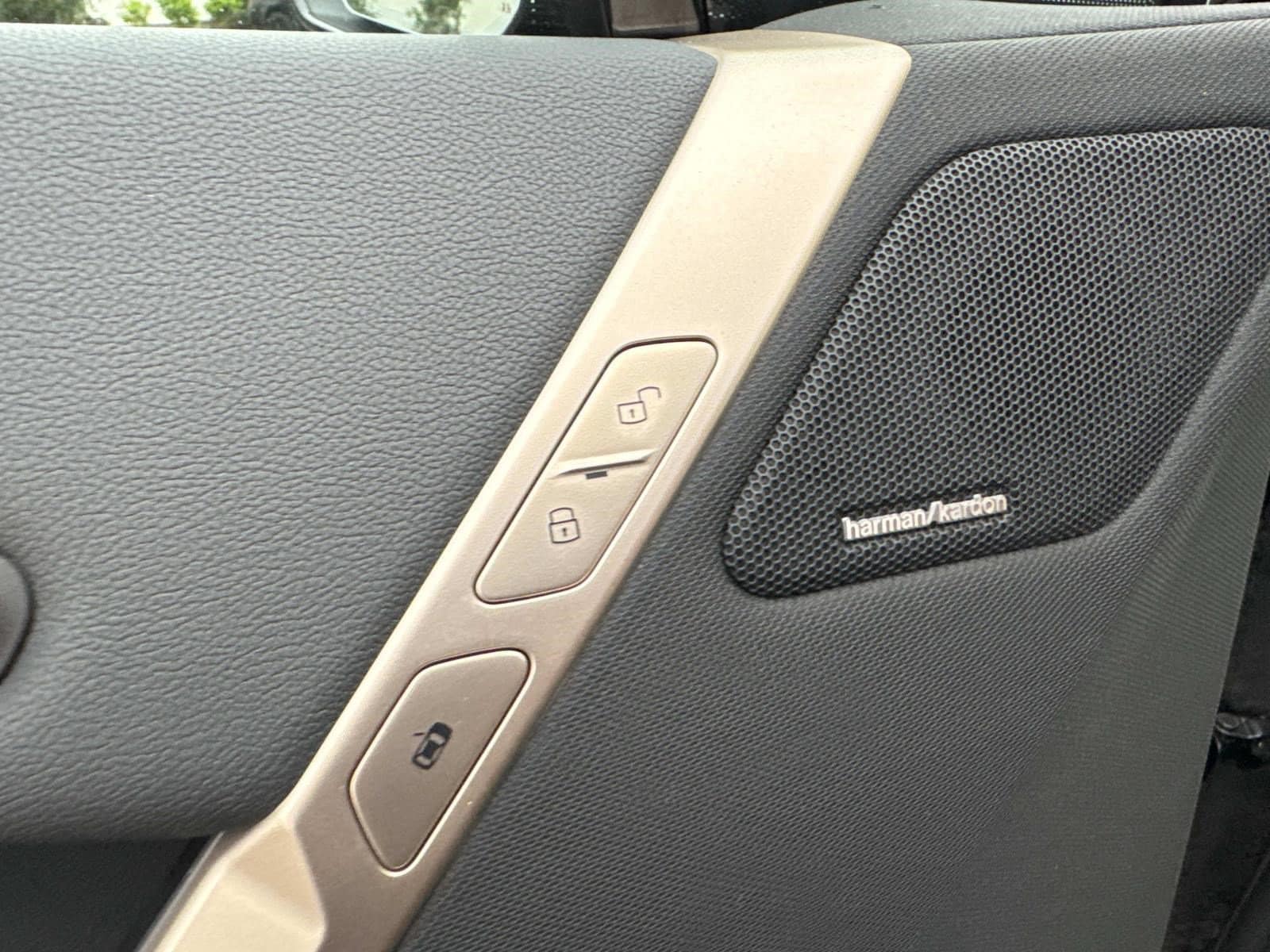 2026 BMW iX 60 - Photo 17