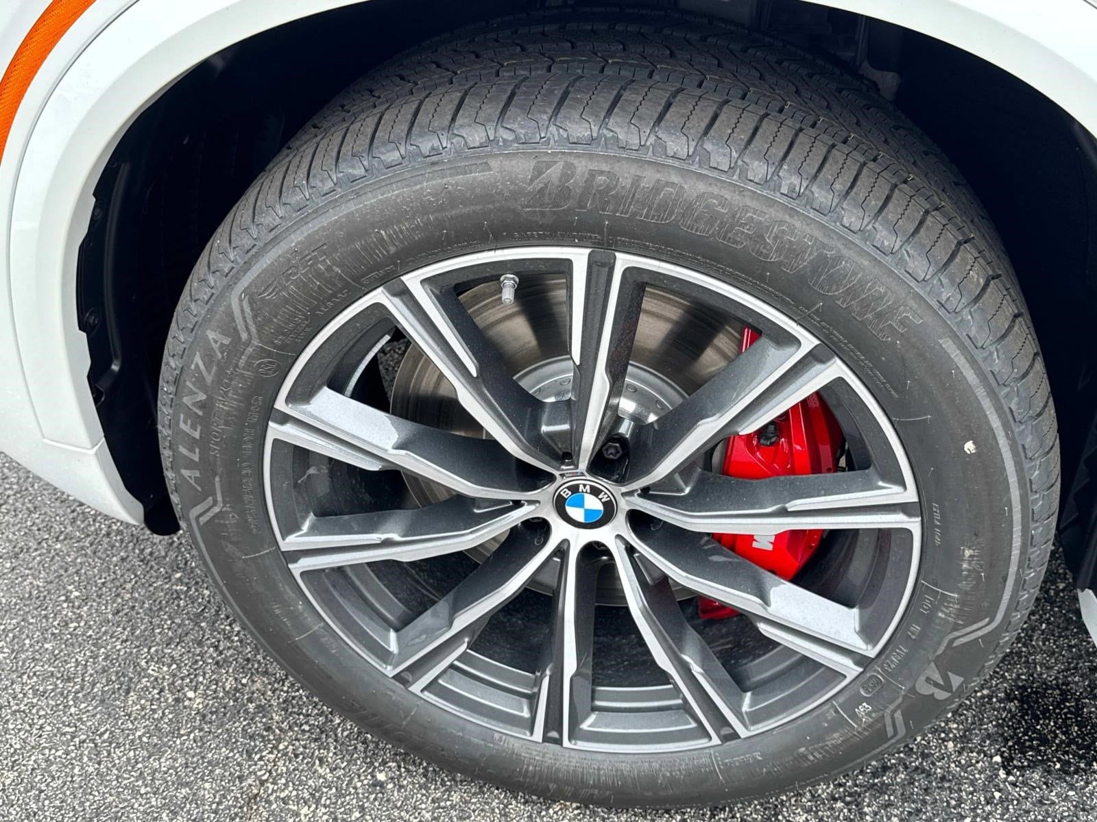 2026 BMW X5 M60i - Photo 9