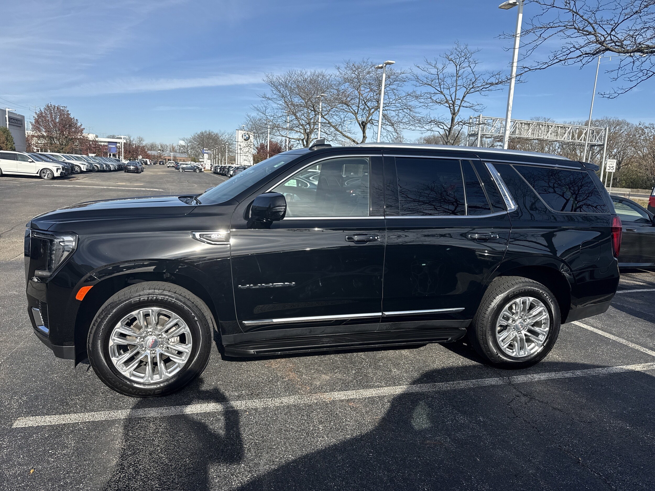 2023 Gmc Yukon SLT photo 2