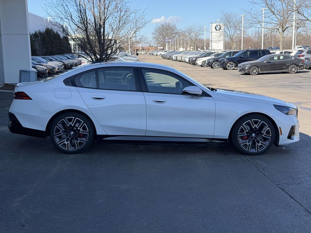 New 2026 BMW 550e xDrive Sedan