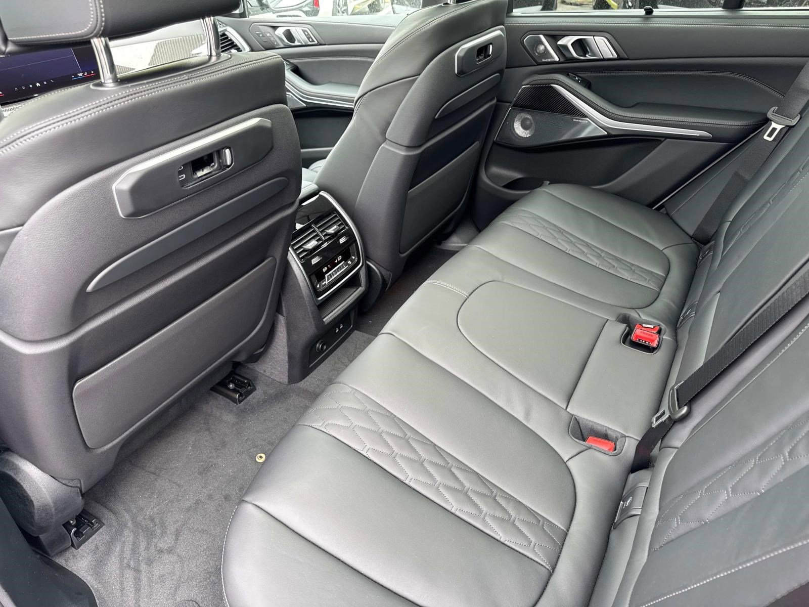 2026 BMW X5 M60i - Photo 14