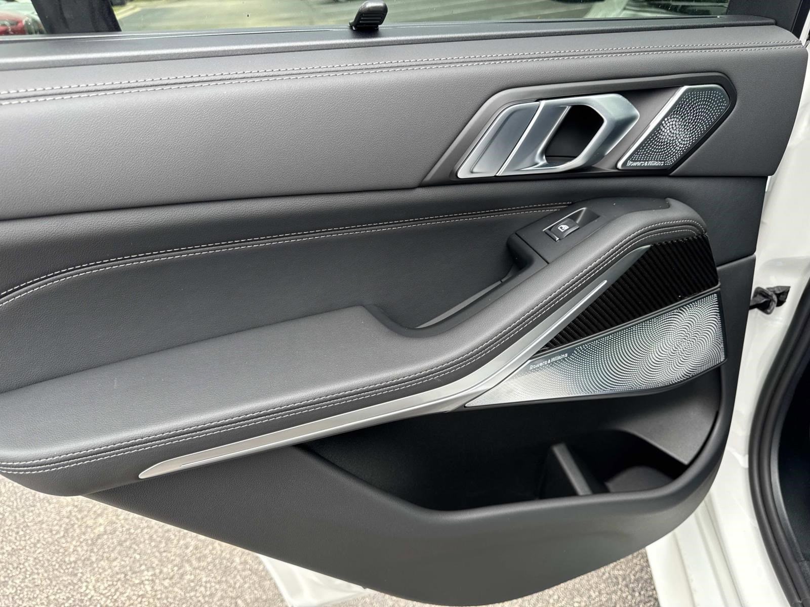 2026 BMW X5 M60i - Photo 12