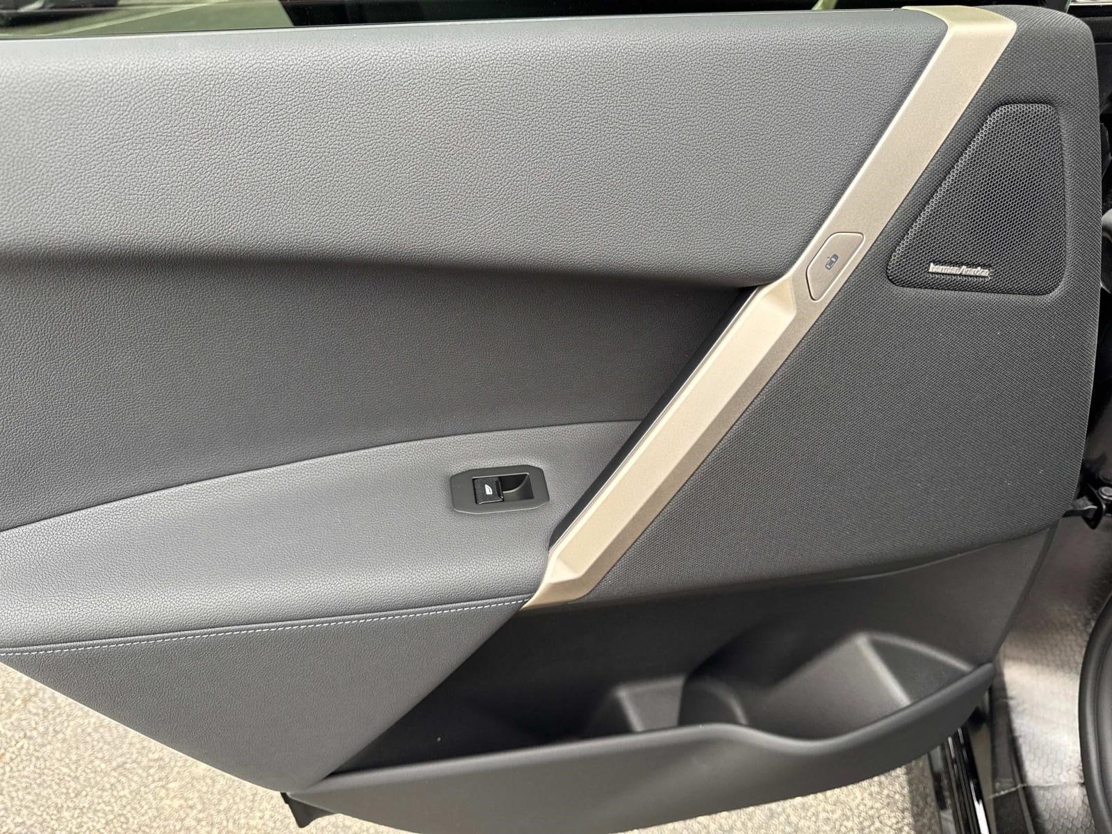 2026 BMW iX 60 - Photo 11