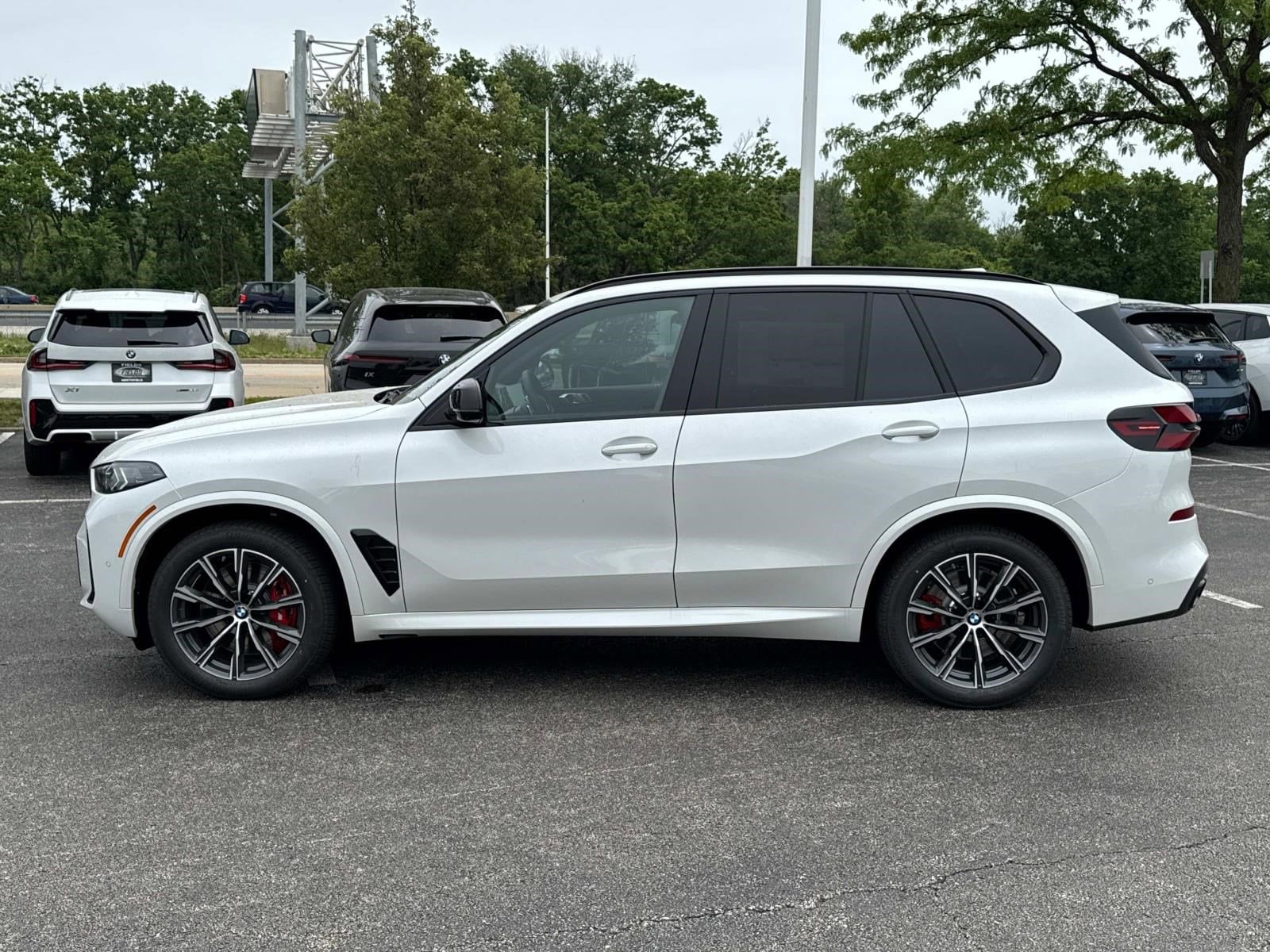 2026 BMW X5 M60i - Photo 8