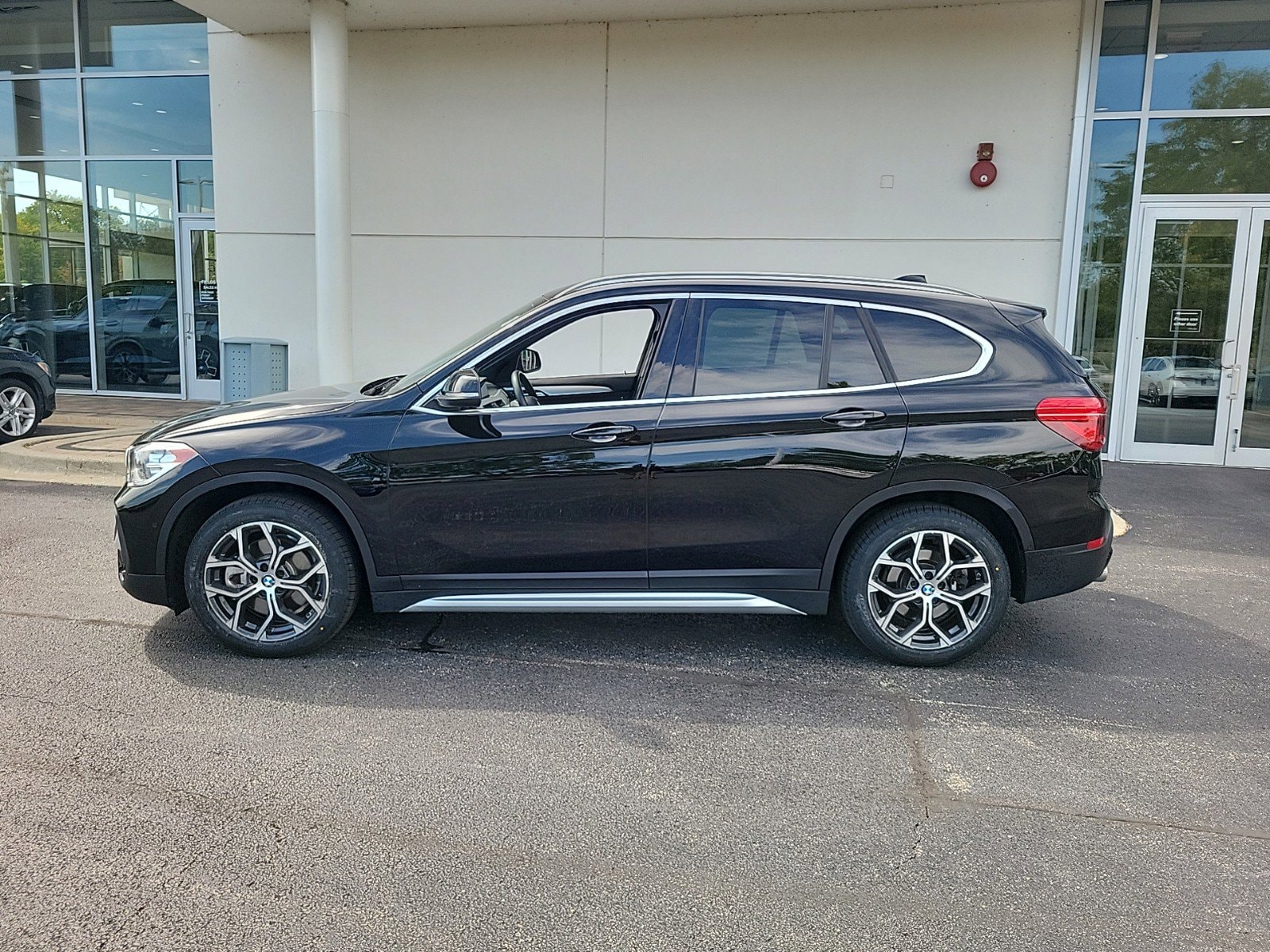 Certified 2022 BMW X1 28i with VIN WBXJG9C01N5U69837 for sale in Northfield, IL