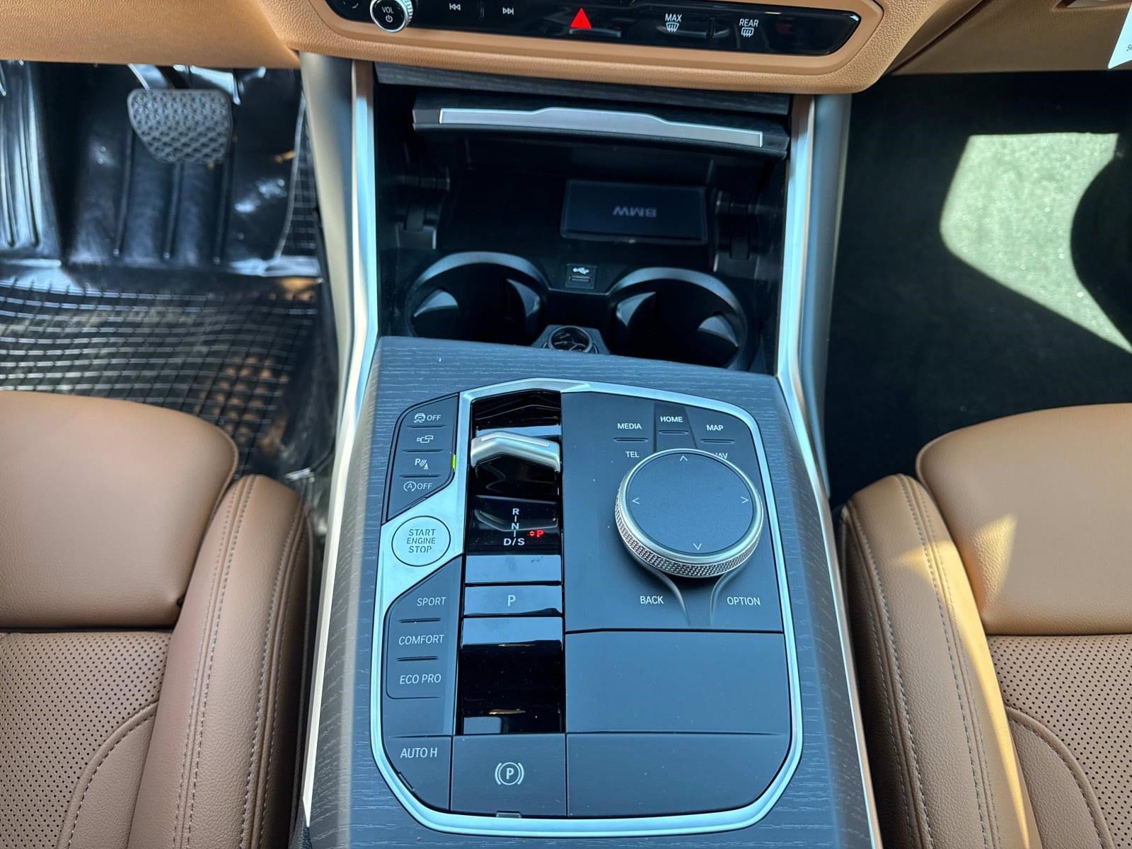 2025 BMW 3 Series 330i - Photo 23