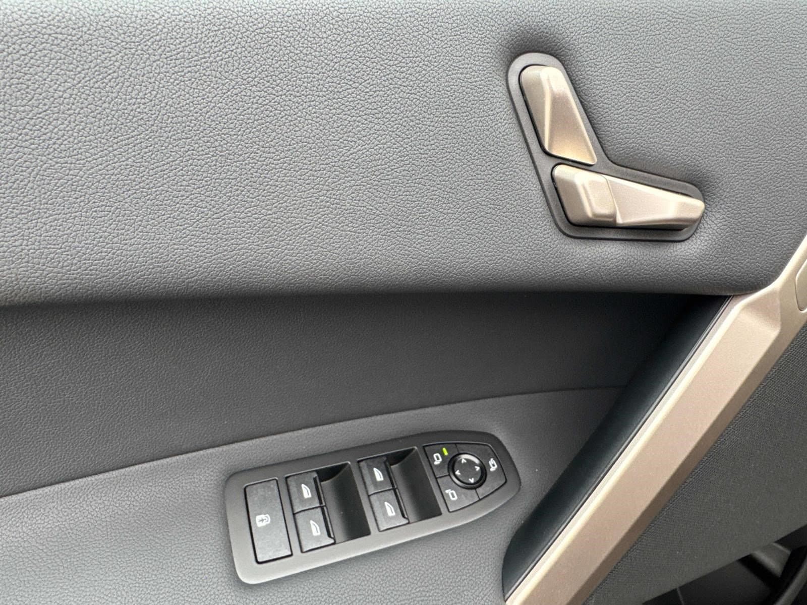 2026 BMW iX 60 - Photo 18
