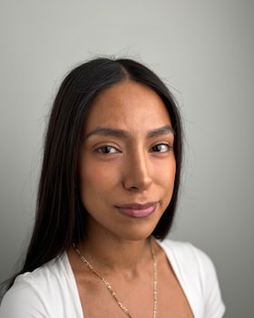 Staff member Ana Roman from ID_6b13b08d30ac