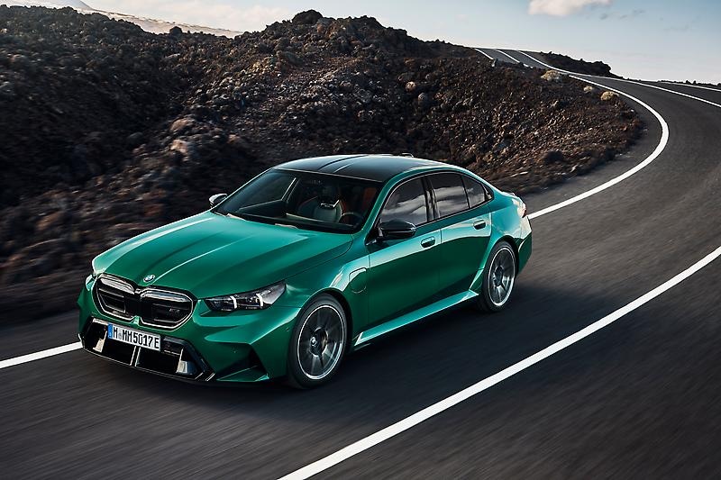 2025-bmw-M5-sedan-cruising.png