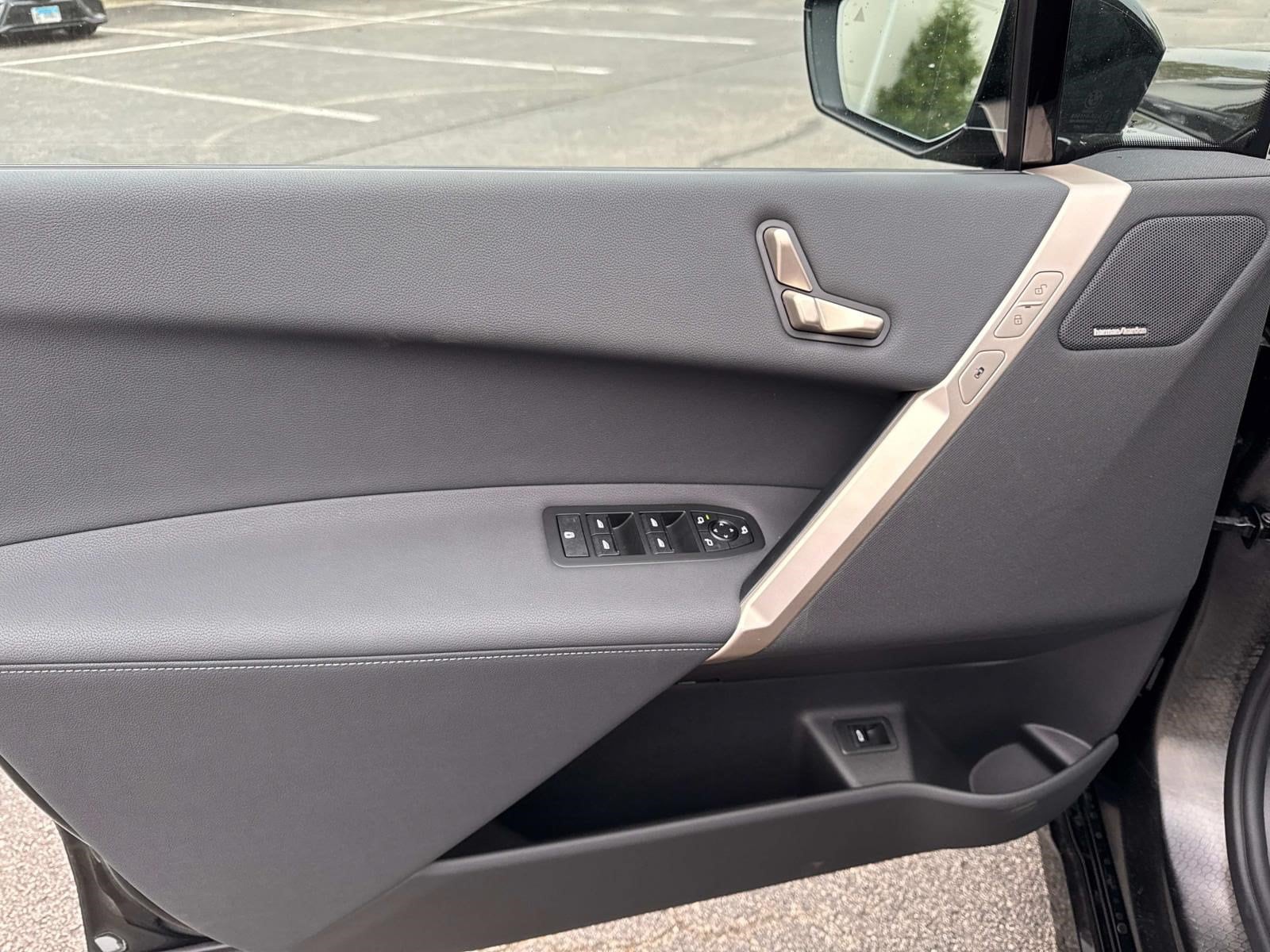 2026 BMW iX 60 - Photo 16