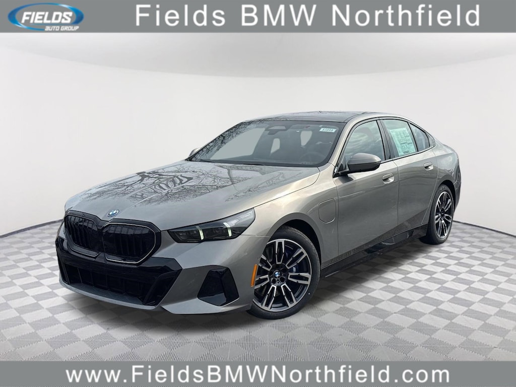 New 2026 BMW 550e xDrive Sedan