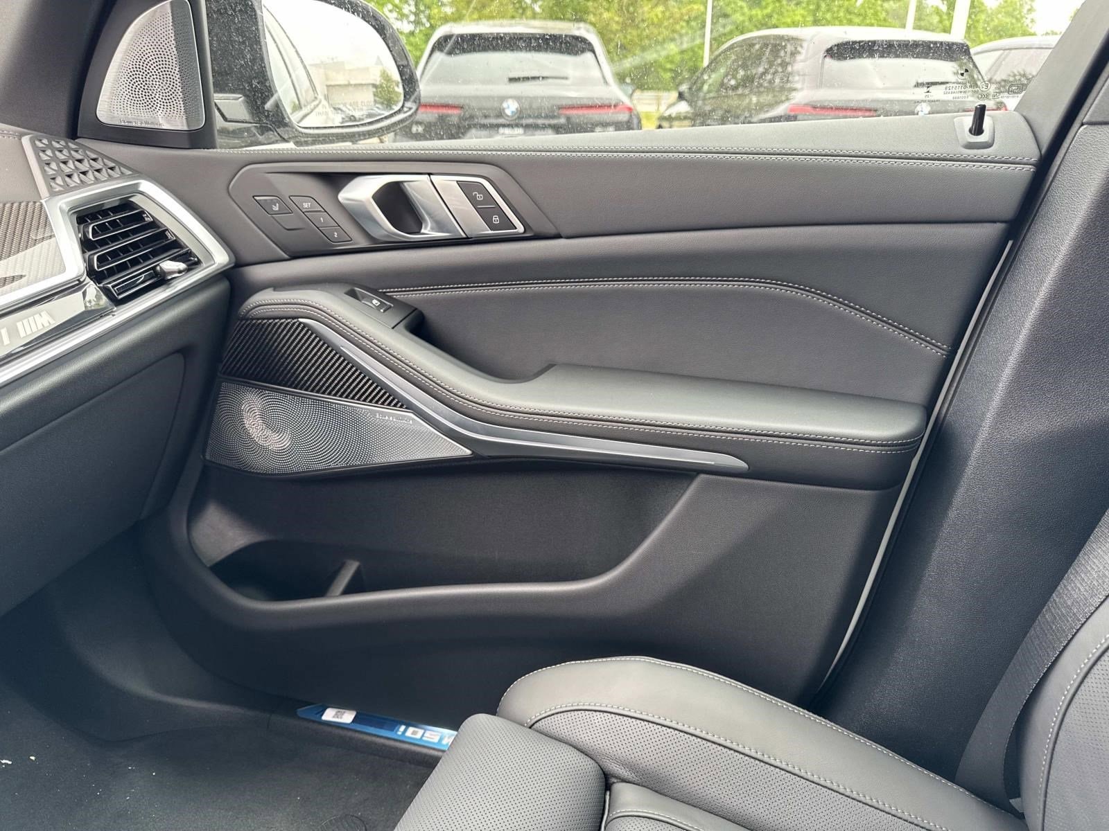 2026 BMW X5 M60i - Photo 24