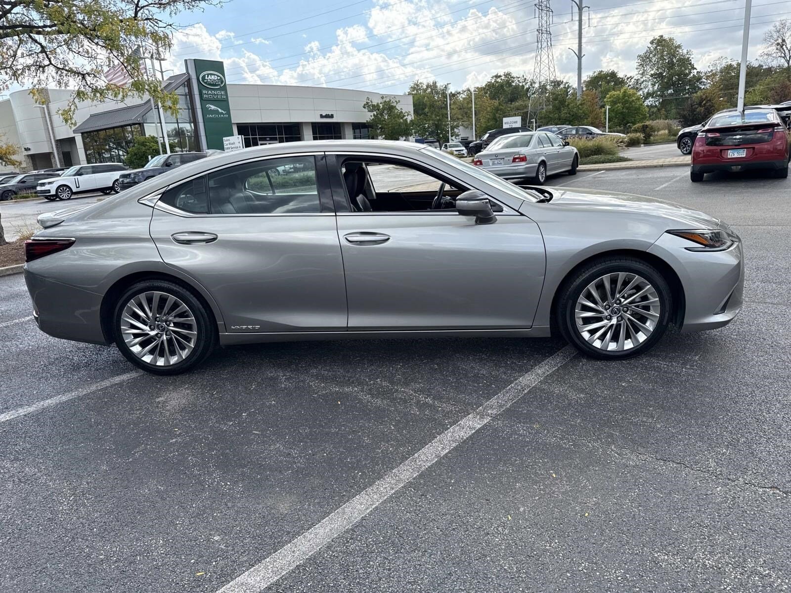 2019 Lexus ES 300h Luxury photo 4