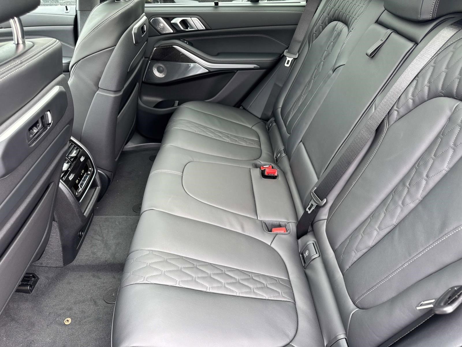 2026 BMW X5 M60i - Photo 13