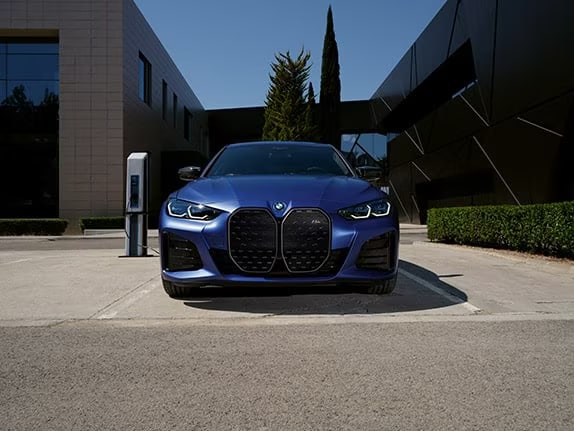 2024-bmw-i4-charge-fwd.png
