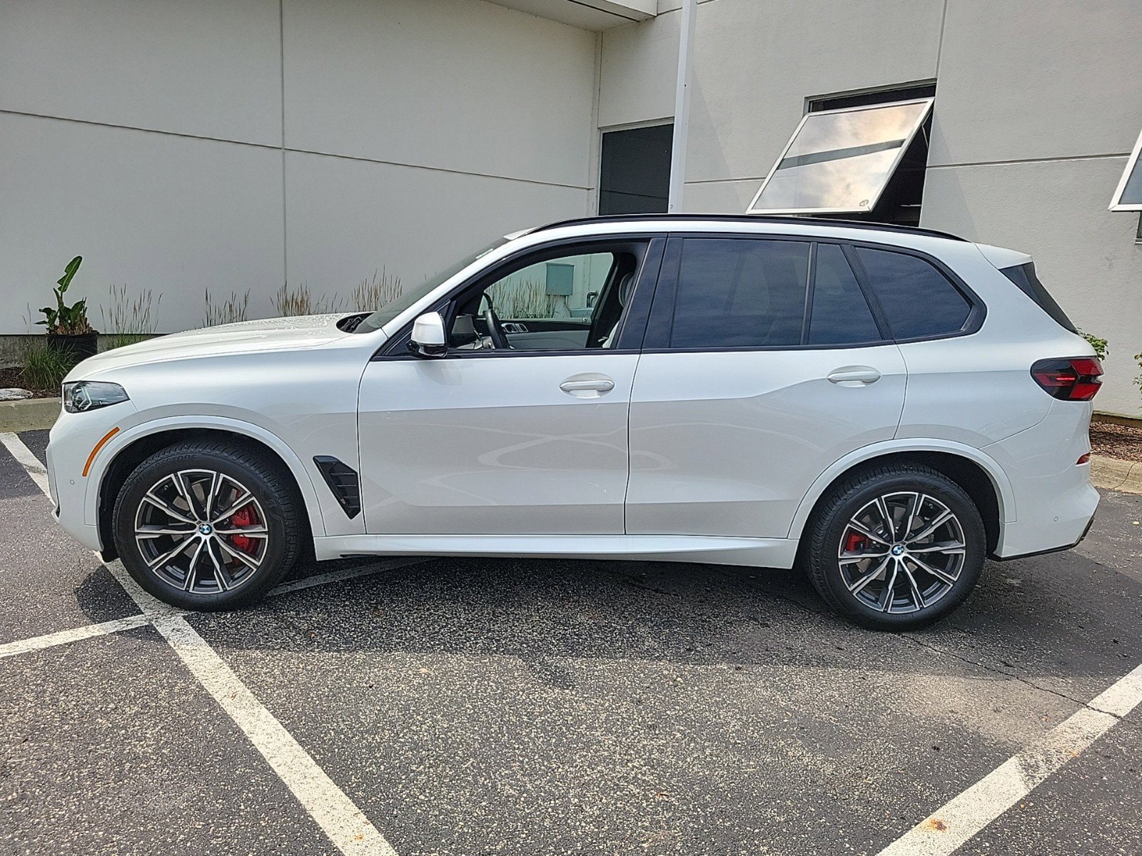 Used 2024 BMW X5 40i with VIN 5UX23EU01R9V28757 for sale in Northfield, IL