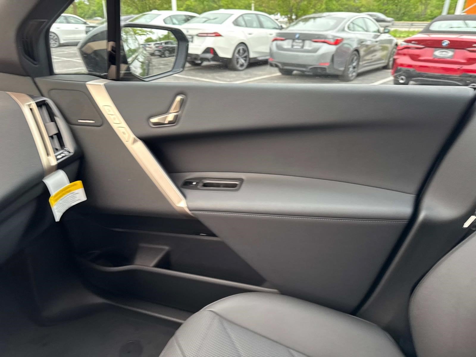 2026 BMW iX 60 - Photo 21