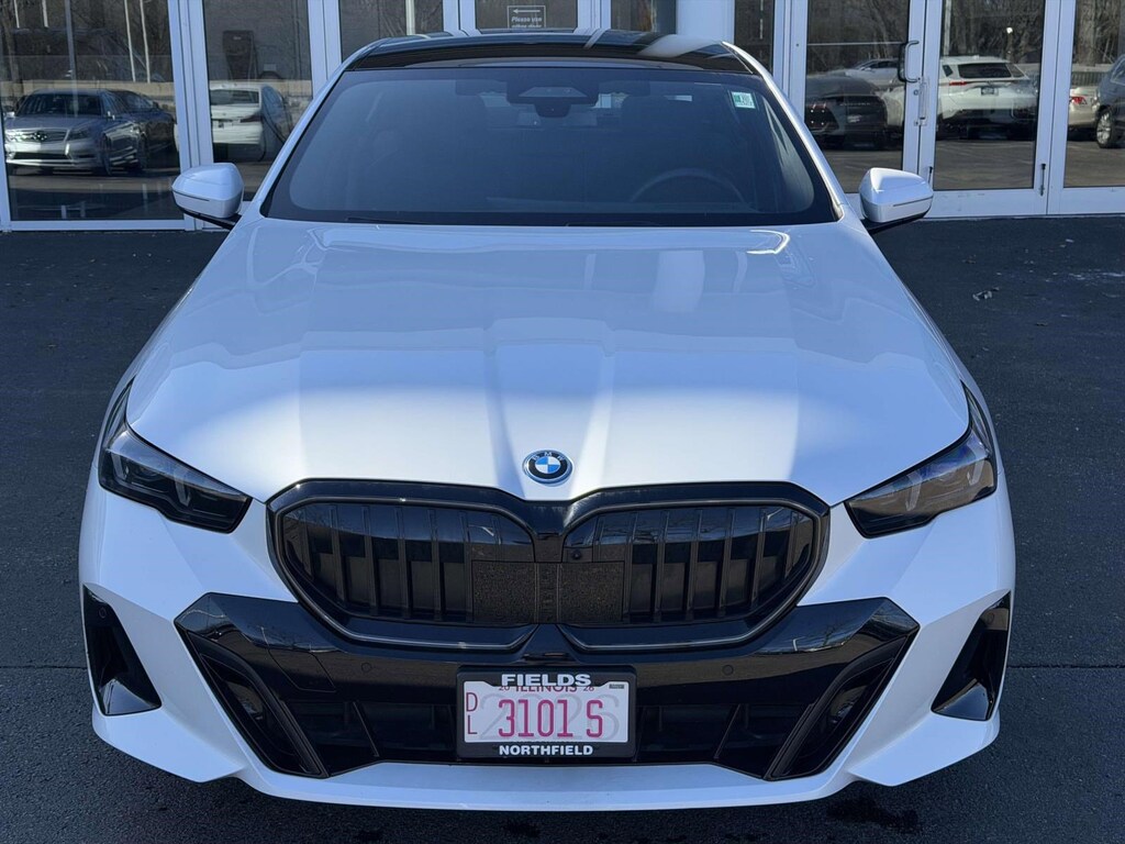 New 2026 BMW 550e xDrive Sedan