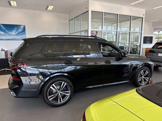 2025 Bmw X7 M60i photo 2