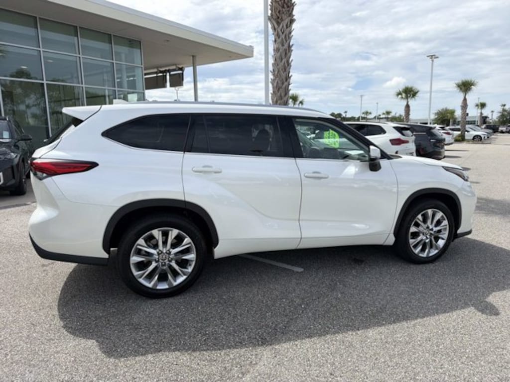 Used 2021 Toyota Highlander Limited Limited FWD