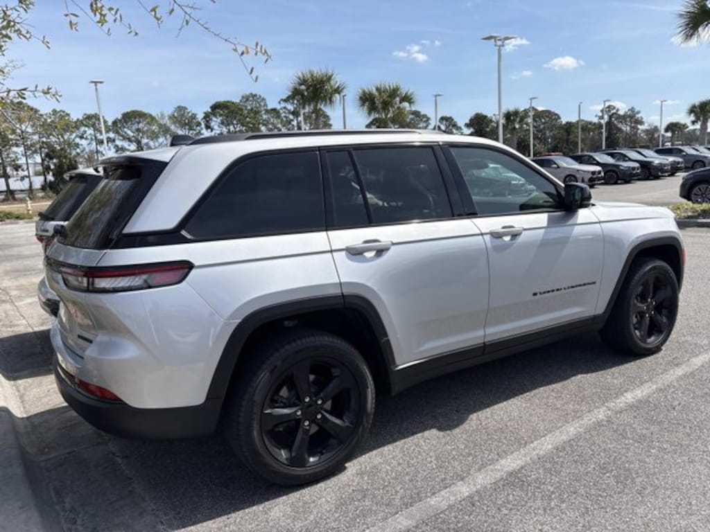 Used 2025 Jeep Grand Cherokee Limited Limited 4x4