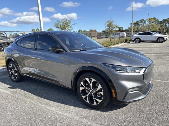 2021 Ford Mustang-Mach-e Premium's photo