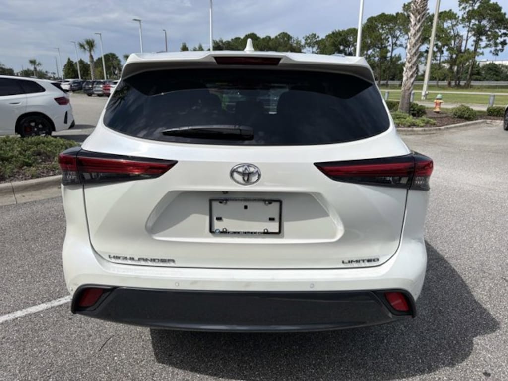 Used 2021 Toyota Highlander Limited Limited FWD
