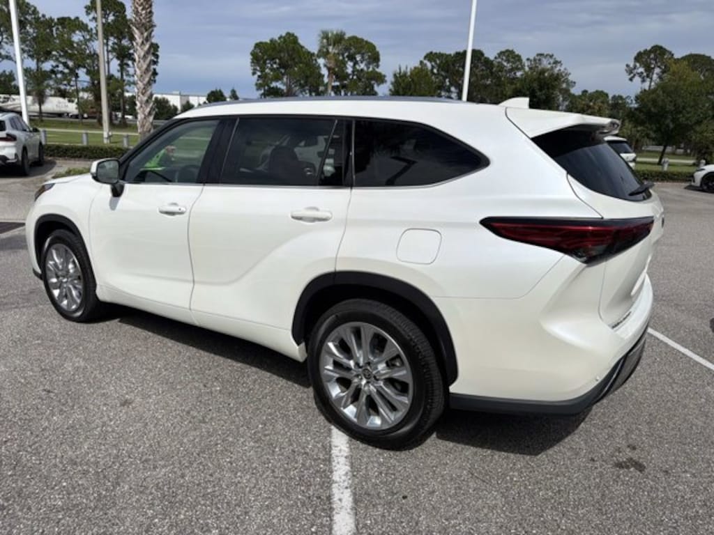 Used 2021 Toyota Highlander Limited Limited FWD