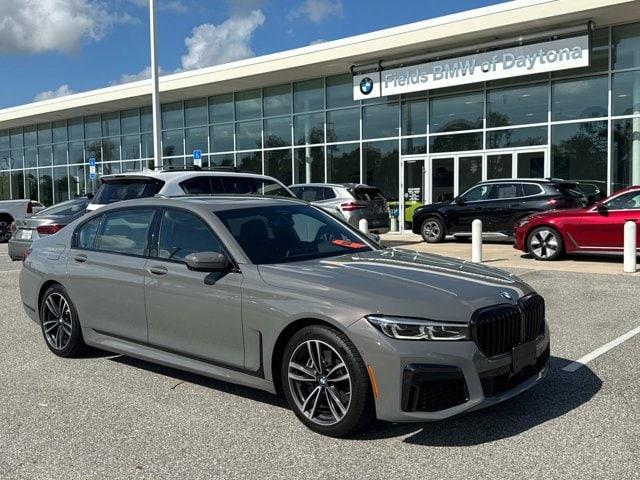 2022 BMW 7 Series 740i's photo