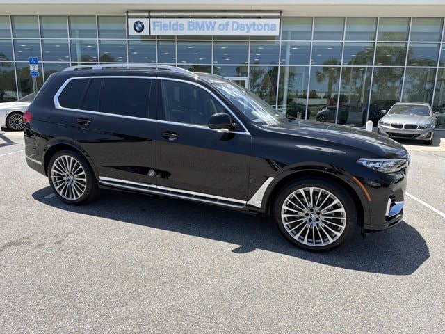 2022 BMW X7 xDrive40i's photo