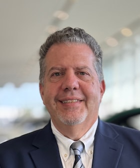 Staff member David Simoni from ID_44e78cb91f98