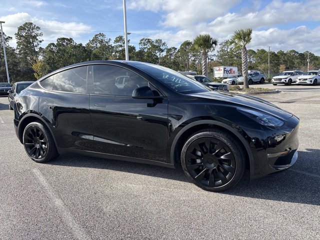 Used 2024 Tesla Model Y Long Range with VIN 7SAYGDEE8RA235464 for sale in Daytona Beach, FL