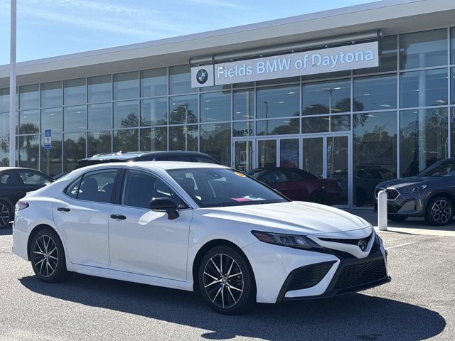 2023 Toyota Camry SE's photo