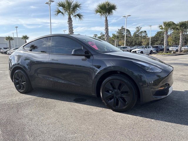 2025 Tesla Model Y Long Range photo 2
