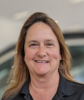 Staff member Michelle Lewis from ID_44e78cb91f98