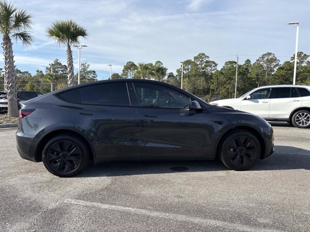 2025 Tesla Model Y Long Range photo 3