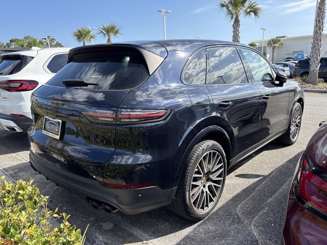 2022 Porsche Cayenne Platinum Edition photo 4