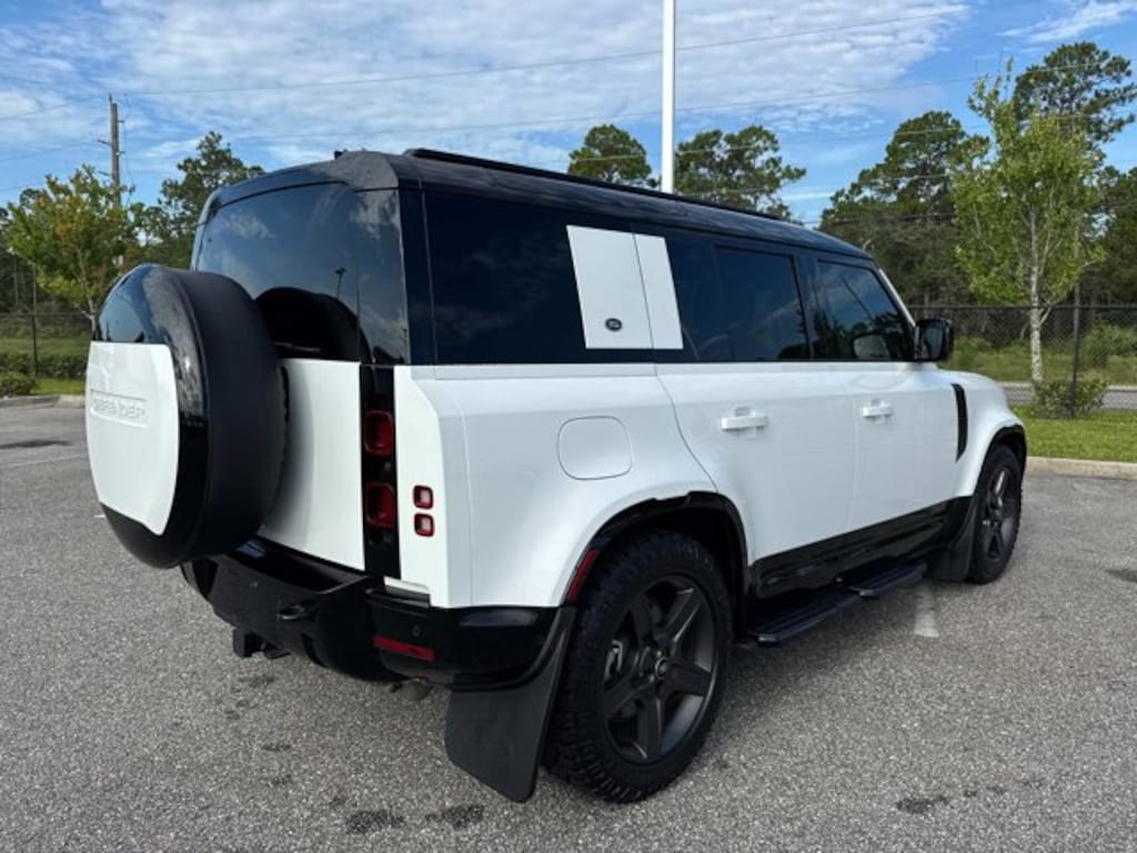 Used 2024 Land Rover Defender X-Dynamic SE 110 P400 X-Dynamic SE