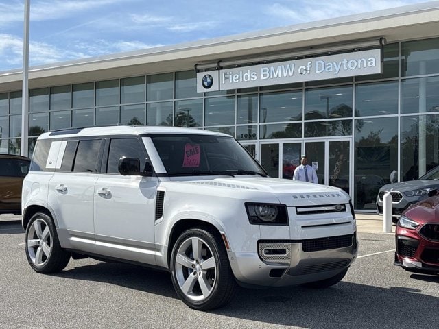 2023 Land Rover Defender SE's photo