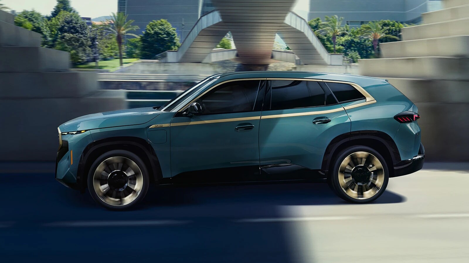 2023-bmw-xm-zoom.png