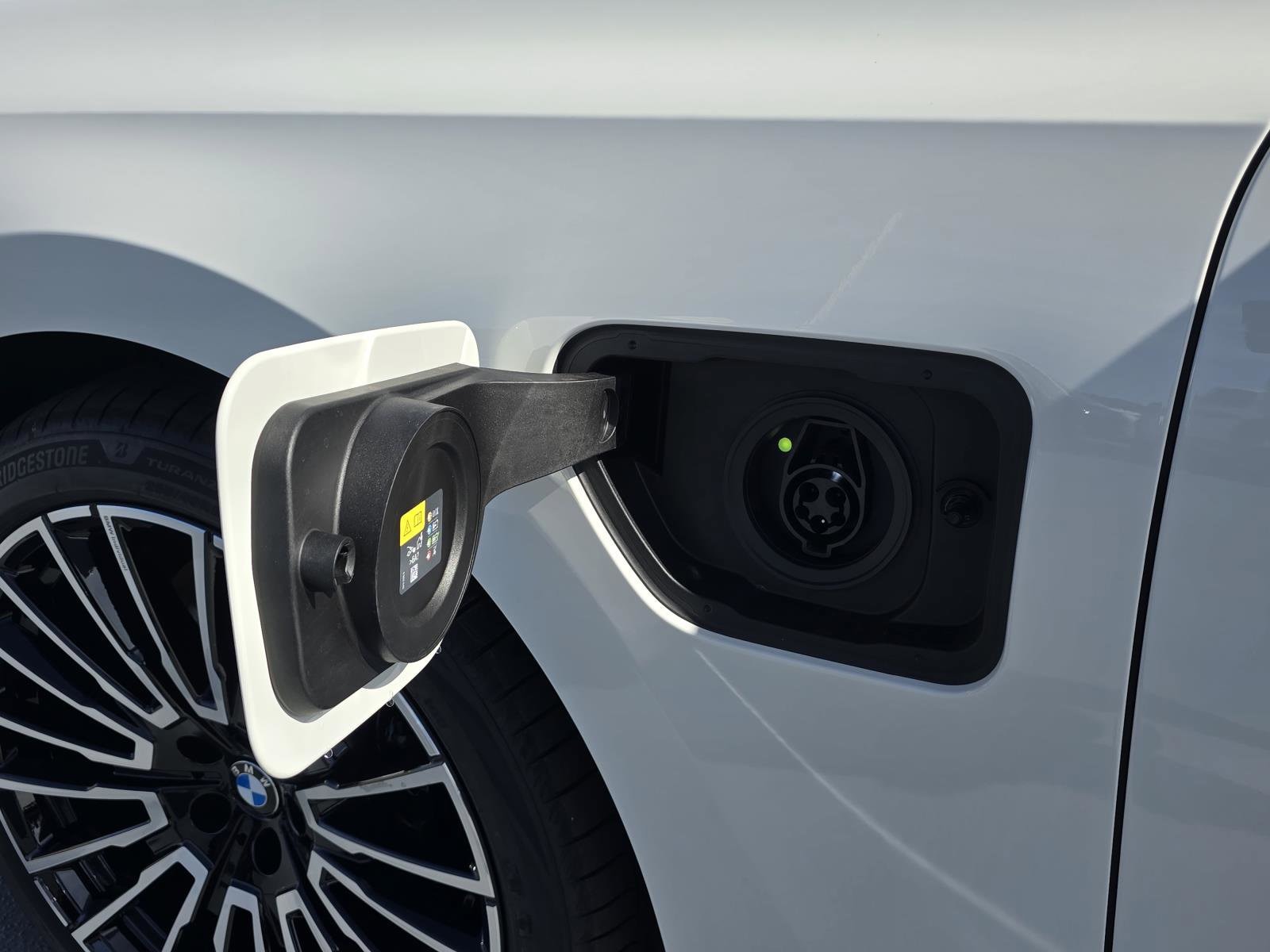 2026 BMW 7 Series 750e - Photo 10