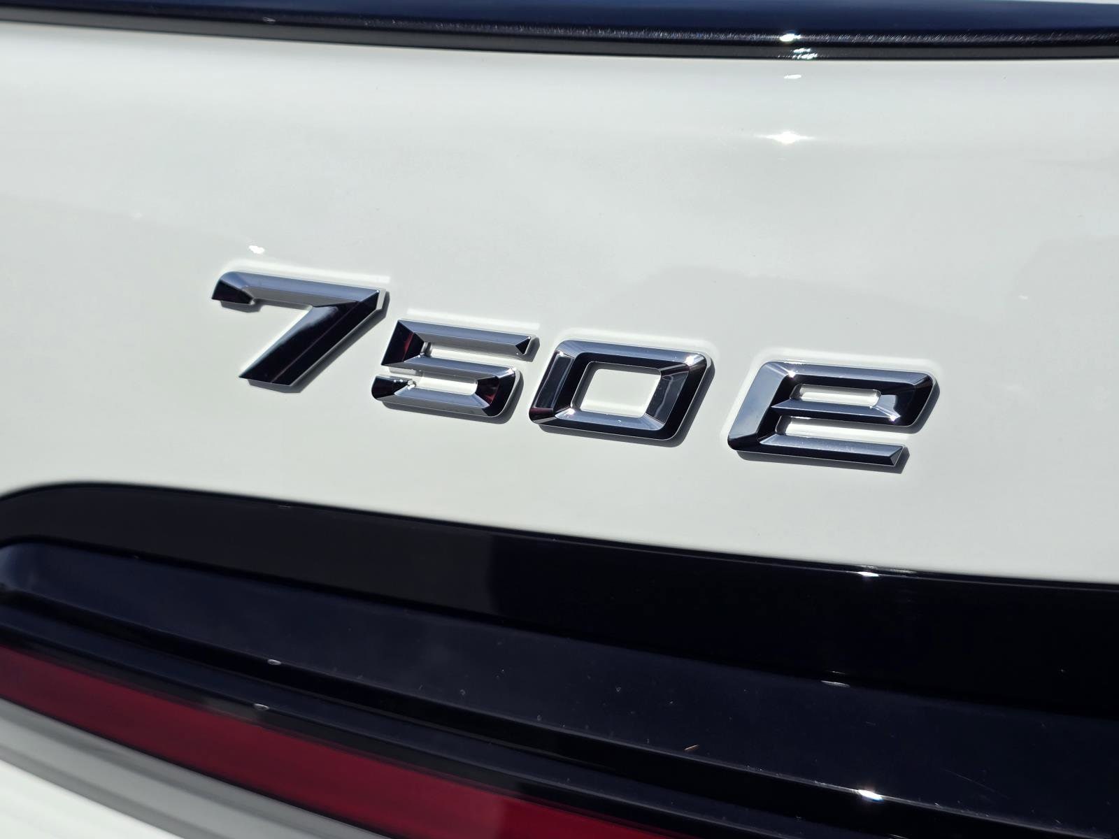 2026 BMW 7 Series 750e - Photo 5