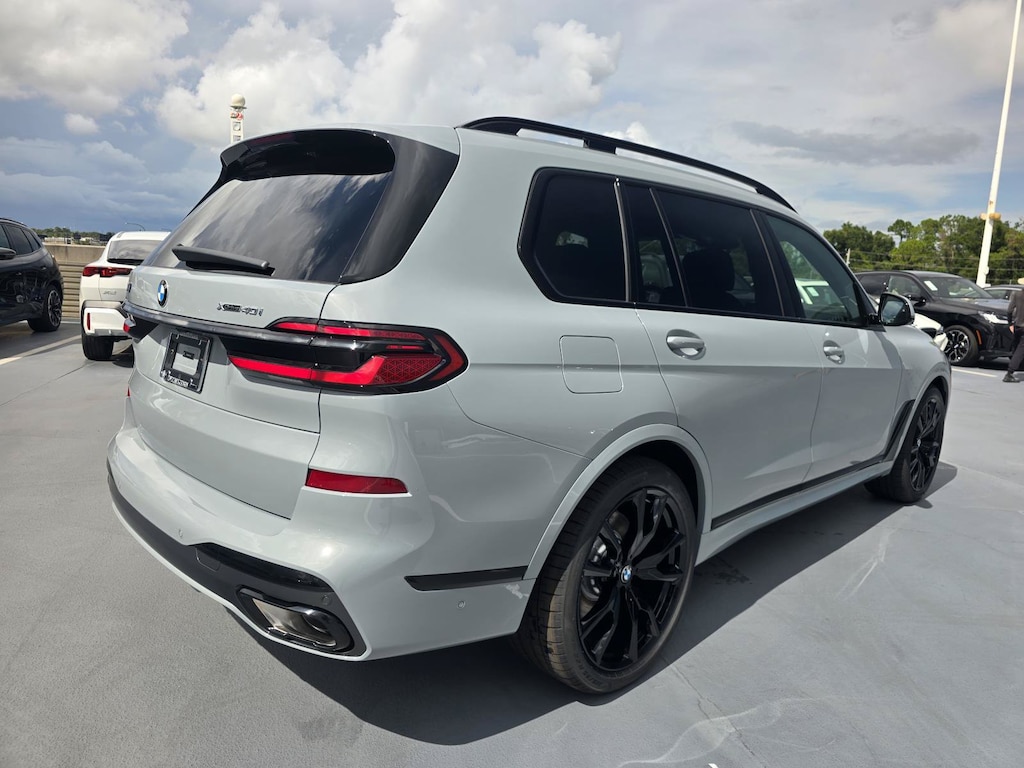 New 2027 BMW X7 xDrive40i SUV