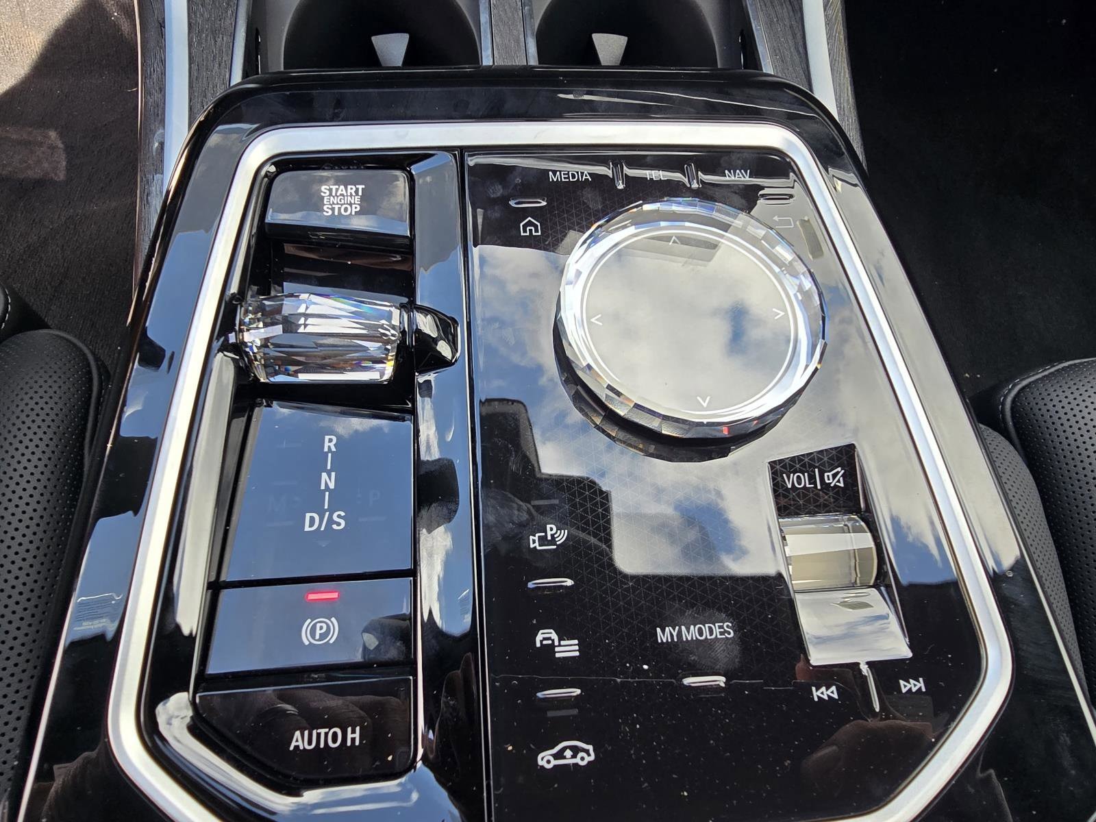 2026 BMW 7 Series 750e - Photo 18